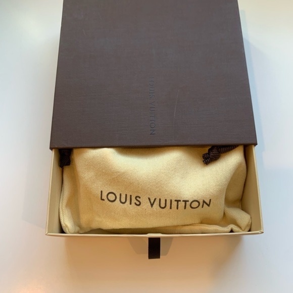 Authentic Louis Vuitton vernis Fleur buckle belt size 85-34